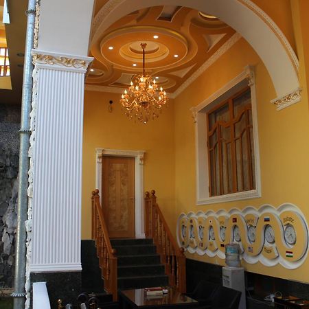 Atlas B&B Hotel Doesjanbe Buitenkant foto