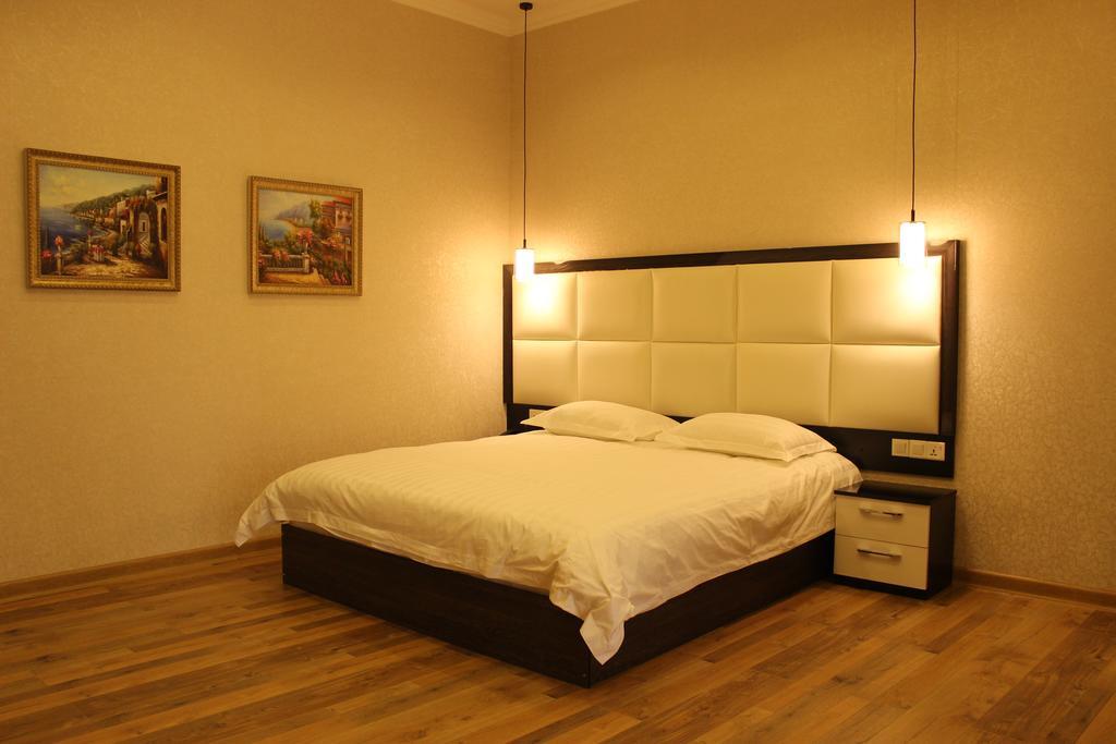 Atlas B&B Hotel Doesjanbe Buitenkant foto