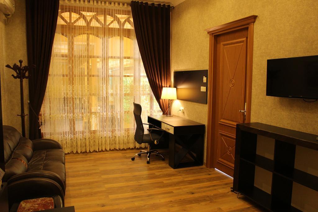 Atlas B&B Hotel Doesjanbe Buitenkant foto