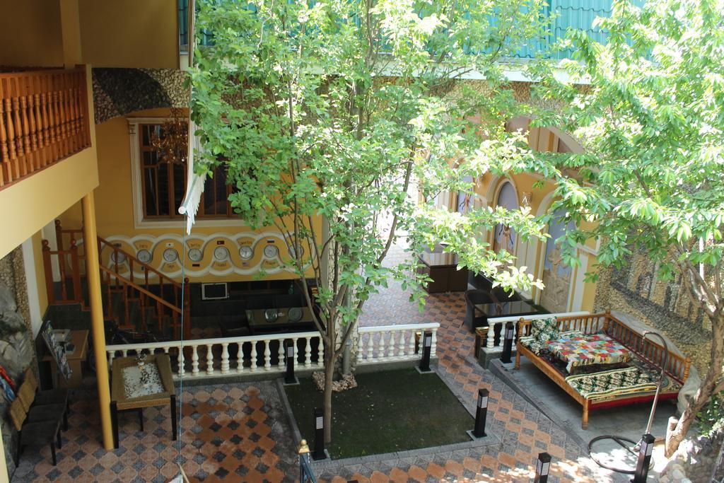 Atlas B&B Hotel Doesjanbe Buitenkant foto